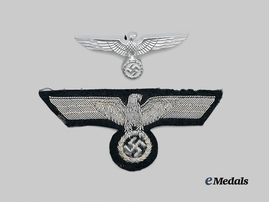 germany,_heer._a_pair_of_uniform_eagle_insignia_e_medals__g61543_2