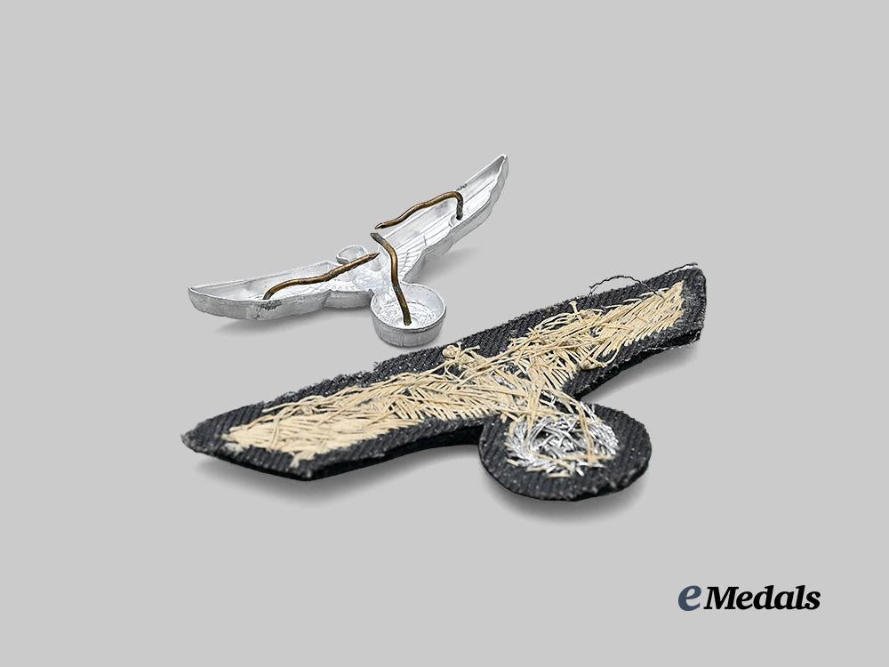 germany,_heer._a_pair_of_uniform_eagle_insignia_e_medals__g61543_4