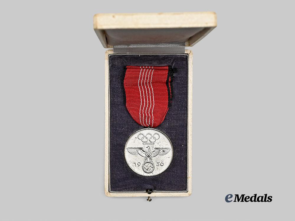 germany,_third_reich._a_german_olympic_games_commemorative_medal,_with_case_e_medals__g61544__3