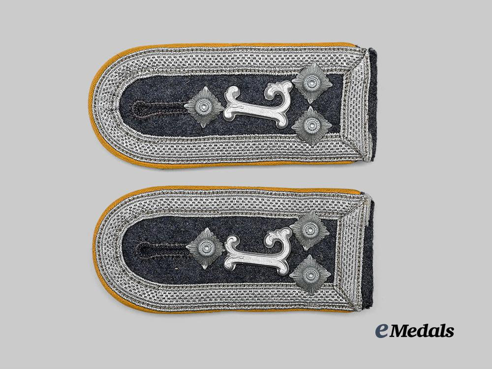 germany,_luftwaffe._a_pair_of_flight_personnel/_fallschirmjäger_stabsfeldwebel_shoulder_straps_for_instructors_e_medals__g61548_2