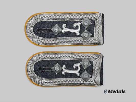 germany,_luftwaffe._a_pair_of_flight_personnel/_fallschirmjäger_stabsfeldwebel_shoulder_straps_for_instructors_e_medals__g61548_2