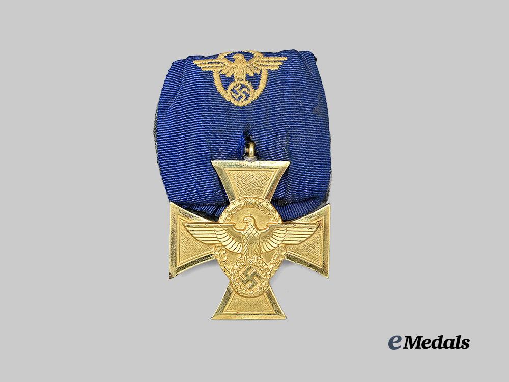 germany,_ordnungspolizei._a_long_service_award,_i_class_for25_years,_on_parade_mount_e_medals__g61560_2