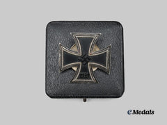 Germany, Wehrmacht. A 1939 Iron Cross I Class, Screwback Version with Case, by Steinhauer & Lück