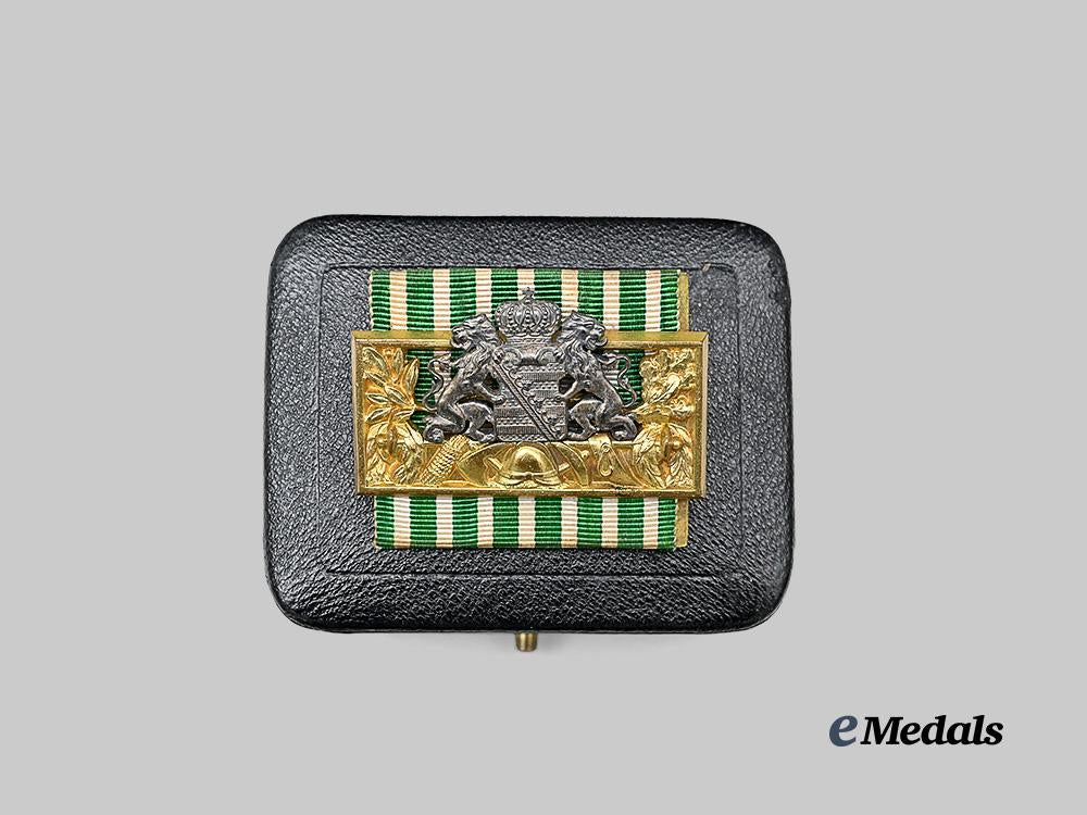 saxony,_kingdom._a_mint_honour_badge_for25_years_of_fire_brigade_service,_with_case,_by_g._a._scharffenberg_e_medals__g61566_4