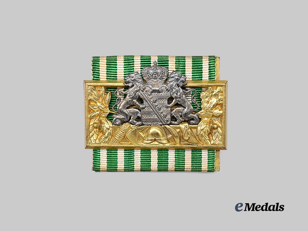 saxony,_kingdom._a_mint_honour_badge_for25_years_of_fire_brigade_service,_with_case,_by_g._a._scharffenberg_e_medals__g61566_5