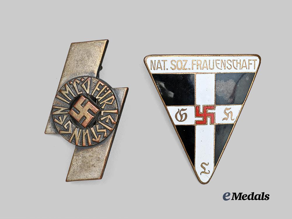 germany,_third_reich._a_pair_of_badges_e_medals__g61601_2