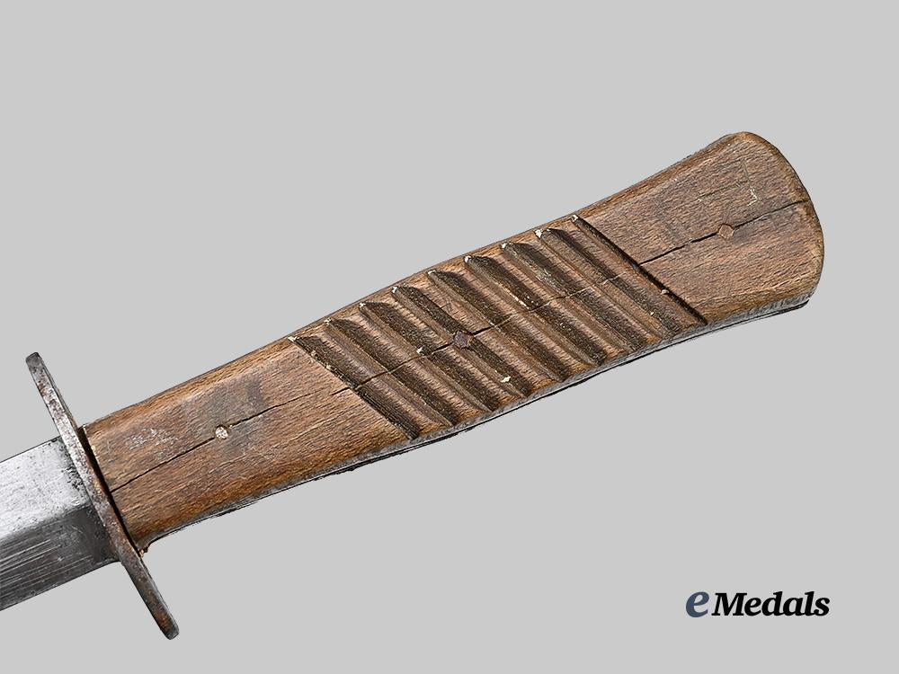 germany,_imperial._a_trench_knife,_with_knot_e_medals__g61620_6