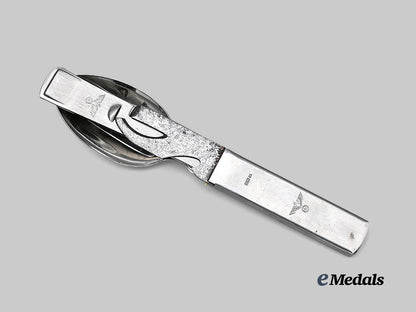germany,_heer._a_field_utensil_kit,_by_gustav_auerswald_e_medals__g61627_2