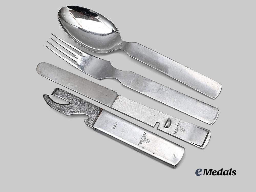 germany,_heer._a_field_utensil_kit,_by_gustav_auerswald_e_medals__g61627_3