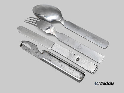 germany,_heer._a_field_utensil_kit,_by_gustav_auerswald_e_medals__g61627_4