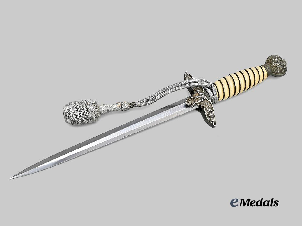 germany,_luftwaffe._an_officer’s_dress_dagger,_with_general’s_hanger,_by_a_l_c_o_s_o_e_medals__g61629_4