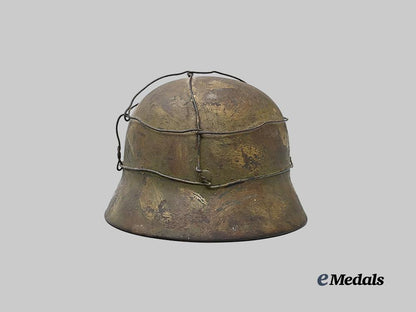 germany,_heer._an_m40_stahlhelm,_with_camouflage_paint_and_netting,_by_sächsische_emaillier_und_stanzwerke_e_medals__g61633_7