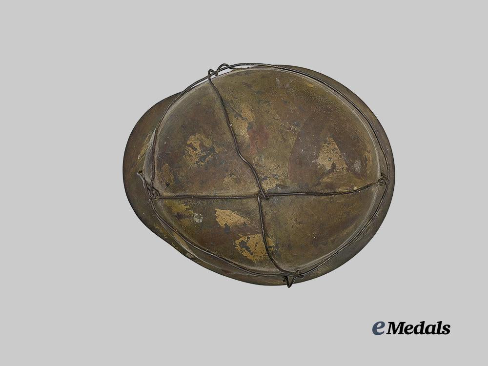 germany,_heer._an_m40_stahlhelm,_with_camouflage_paint_and_netting,_by_sächsische_emaillier_und_stanzwerke_e_medals__g61633_8