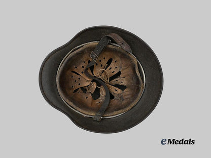 germany,_heer._an_m40_stahlhelm,_with_camouflage_paint_and_netting,_by_sächsische_emaillier_und_stanzwerke_e_medals__g61633_9