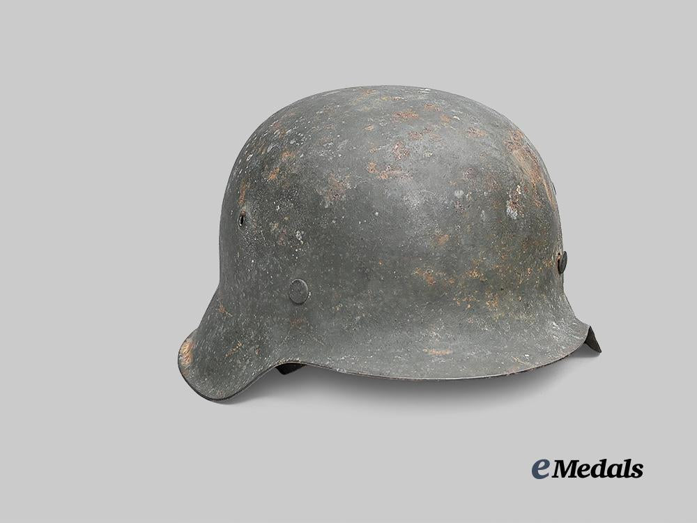 germany,_heer._an_m42_stahlhelm,_by_sächsische_emaillier_und_stanzwerke_e_medals__g61636__3