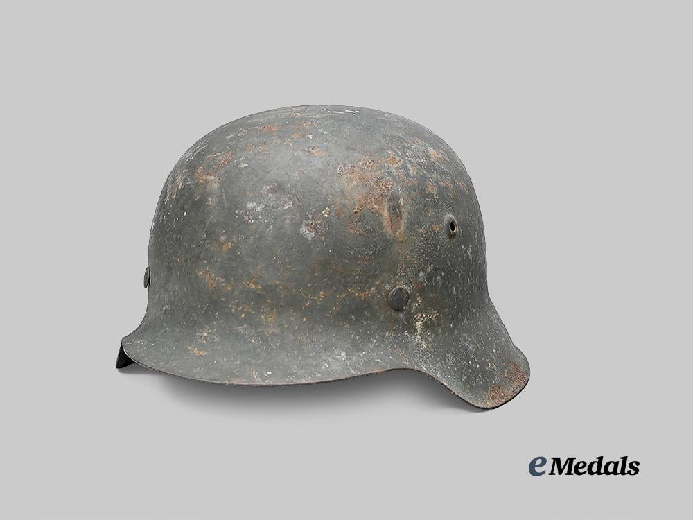 germany,_heer._an_m42_stahlhelm,_by_sächsische_emaillier_und_stanzwerke_e_medals__g61636__4