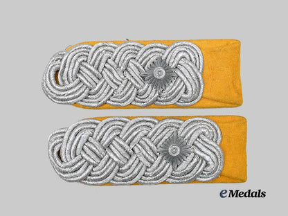 germany,_luftwaffe._a_pair_of_flight_personnel/_fallschirmjäger_oberstleutnant_shoulder_boards_e_medals__g61643_2