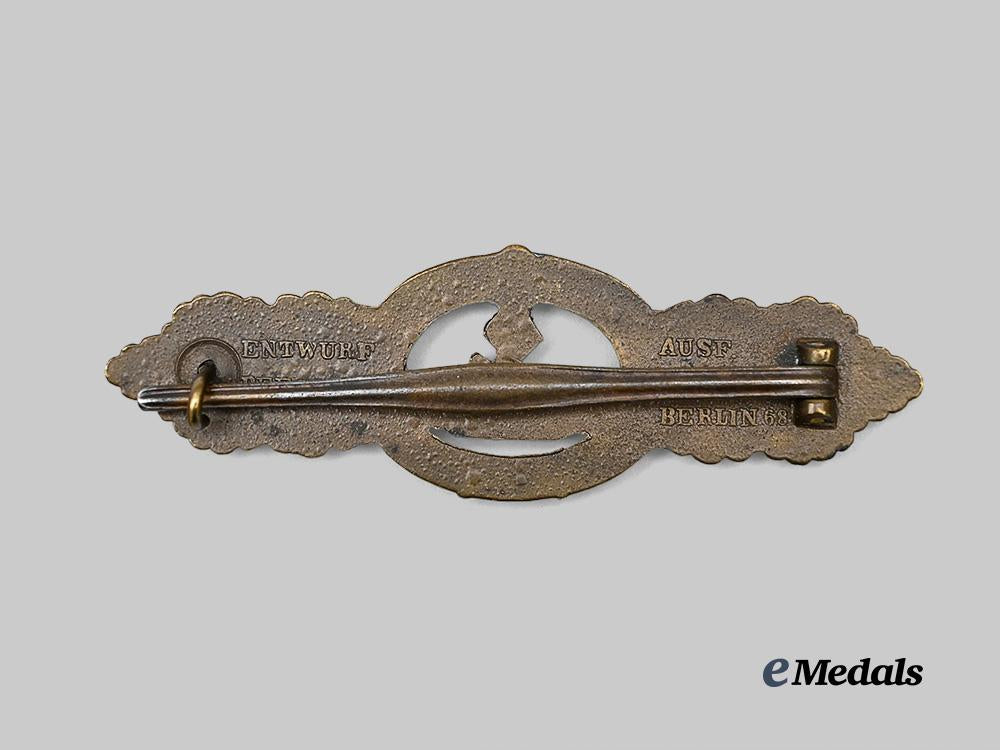 germany,_kriegsmarine._a_u-_boat_clasp,_bronze_grade,_second_pattern_by_schwerin_e_medals__g61645_3