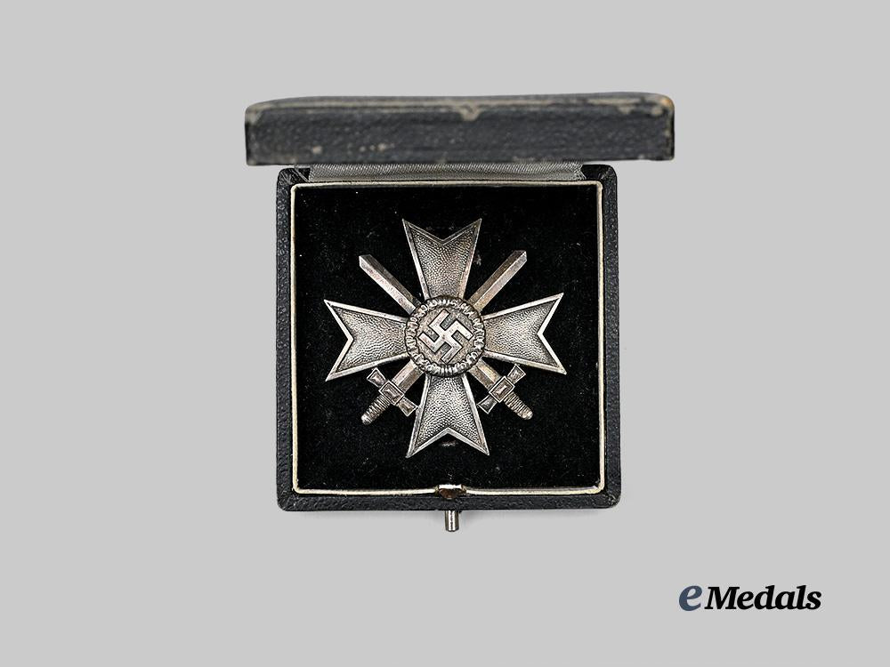 germany,_wehrmacht._a_war_merit_cross_i_class_with_swords_and_case,_by_deschler&_sohn_e_medals__g61648_4