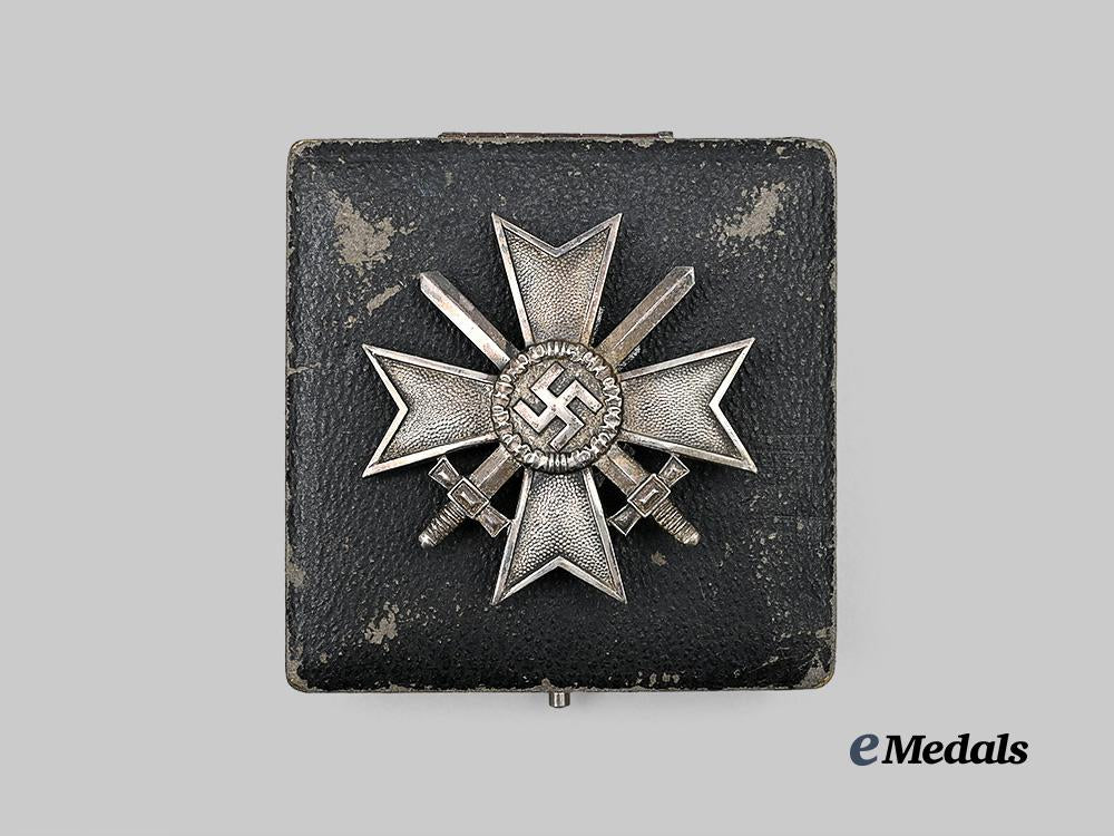 germany,_wehrmacht._a_war_merit_cross_i_class_with_swords_and_case,_by_deschler&_sohn_e_medals__g61648_5