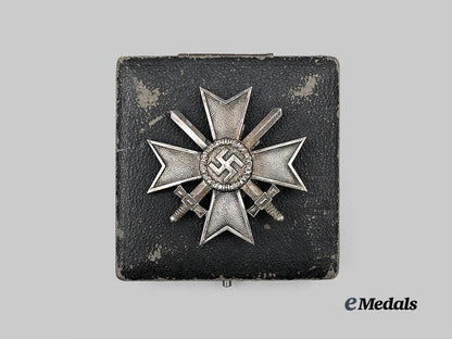 germany,_wehrmacht._a_war_merit_cross_i_class_with_swords_and_case,_by_deschler&_sohn_e_medals__g61648_5