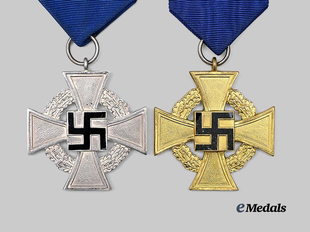 germany,_third_reich._a_pair_of_civil_faithful_service_awards,_for25_and40_years_e_medals__g61651_3