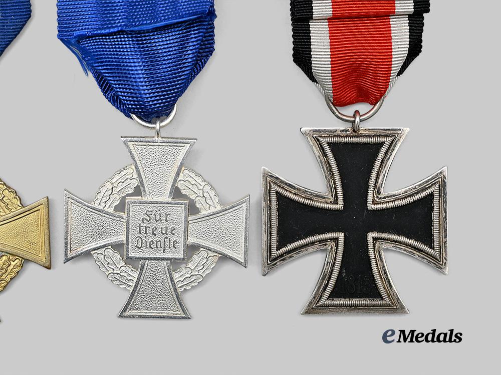 germany,_third_reich._a_mixed_lot_of_awards_for_military_and_civil_service_e_medals__g61653_12