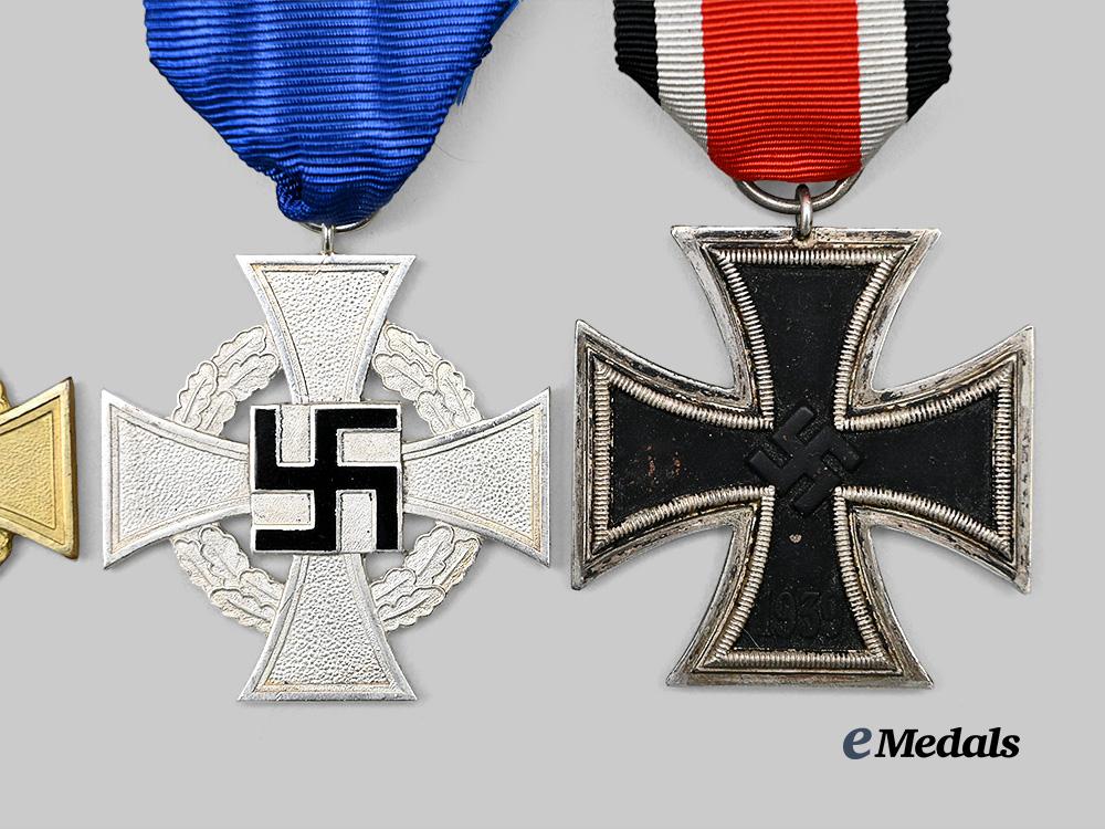 germany,_third_reich._a_mixed_lot_of_awards_for_military_and_civil_service_e_medals__g61653_6