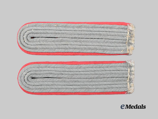 germany,_heer._a_pair_of_panzer_troops_leutnant_shoulder_boards_e_medals__g61655_2