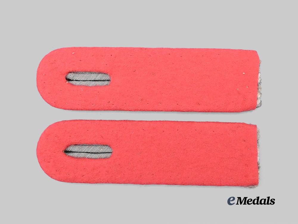germany,_heer._a_pair_of_panzer_troops_leutnant_shoulder_boards_e_medals__g61655_3