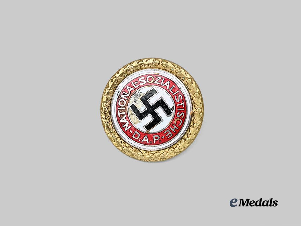 germany,_n_s_d_a_p._a_golden_party_badge_to_albert_hannemann,_large_version_by_deschler&_sohn_e_medals__g61671_2