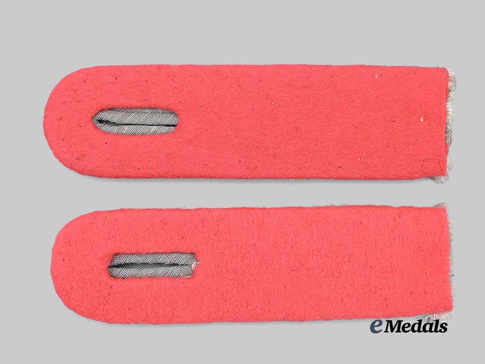 germany,_heer._a_pair_of_panzer_troops_leutnant_shoulder_boards_e_medals__g61704_3