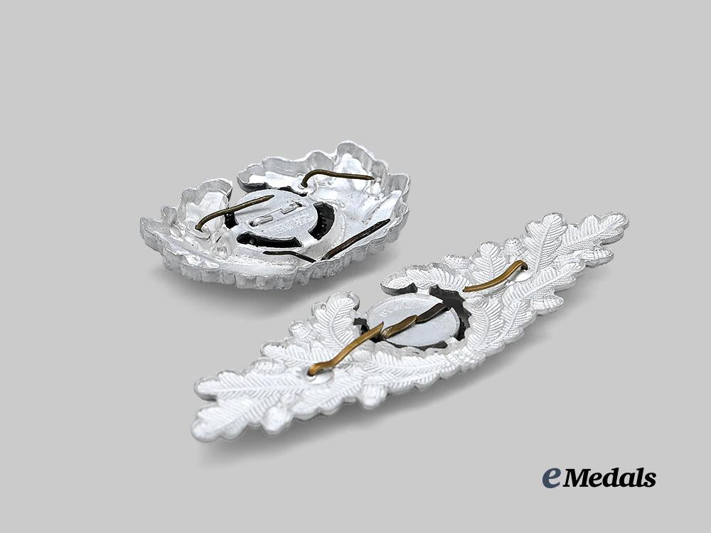germany,_third_reich._a_pair_of_mint_cap_cockades_for_heer_and_forestry_personnel_e_medals__g61707_4
