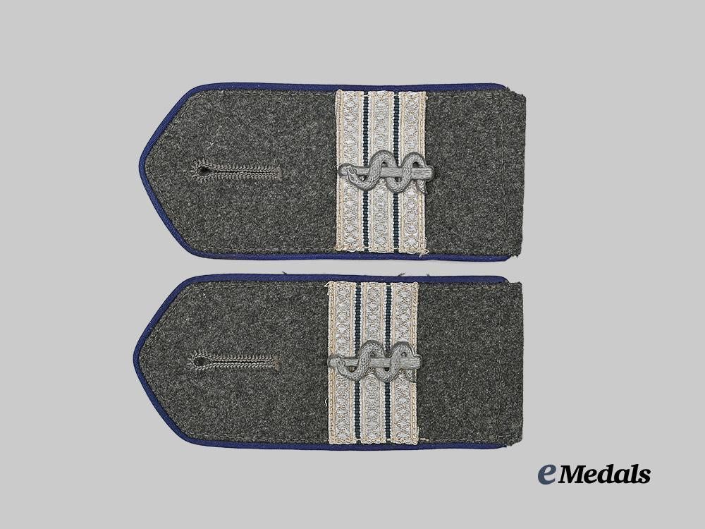 germany,_heer._a_rare_set_of_russian_liberation_army_medical_n_c_o_shoulder_straps_e_medals__g61712_2