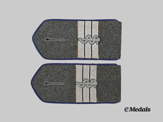 germany,_heer._a_rare_set_of_russian_liberation_army_medical_n_c_o_shoulder_straps_e_medals__g61712_2