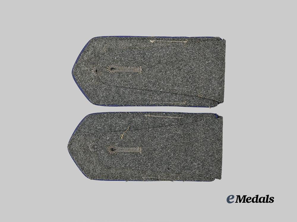 germany,_heer._a_rare_set_of_russian_liberation_army_medical_n_c_o_shoulder_straps_e_medals__g61712_3