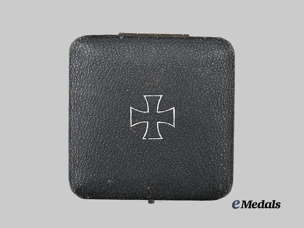 germany,_wehrmacht._a1939_iron_cross_i_class,_brass_core_version_with_case,_by_ferdinand_hoffstätter_e_medals__g61717_2