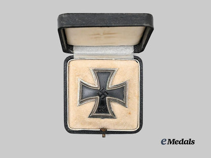 germany,_wehrmacht._a1939_iron_cross_i_class,_brass_core_version_with_case,_by_ferdinand_hoffstätter_e_medals__g61717_3