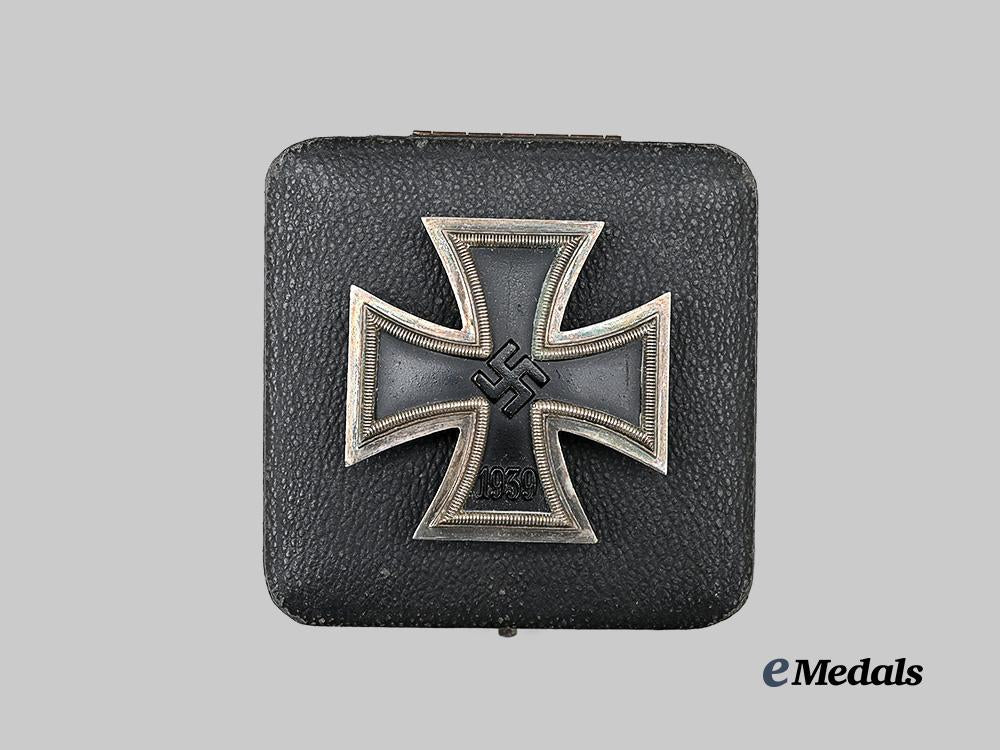 germany,_wehrmacht._a1939_iron_cross_i_class,_brass_core_version_with_case,_by_ferdinand_hoffstätter_e_medals__g61717_4