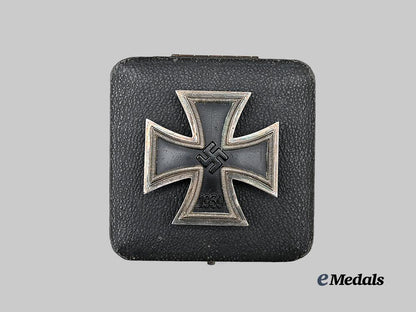 germany,_wehrmacht._a1939_iron_cross_i_class,_brass_core_version_with_case,_by_ferdinand_hoffstätter_e_medals__g61717_4