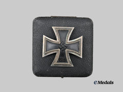 Germany, Wehrmacht. A 1939 Iron Cross I Class, Brass Core Version with Case, by Ferdinand Hoffstätter