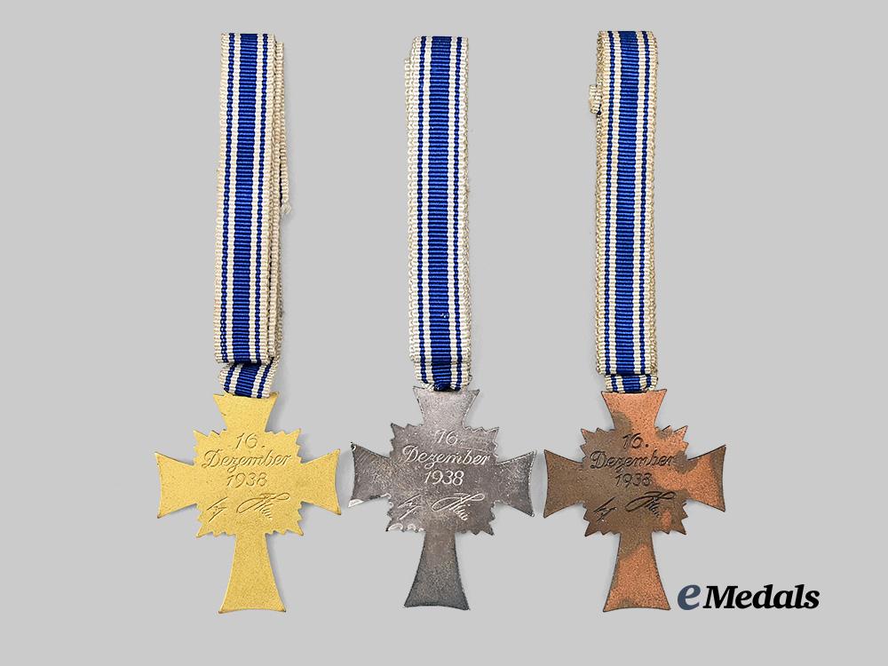germany,_third_reich._a_lot_of_honour_crosses_of_the_german_mother,_all_grades_e_medals__g61721_4