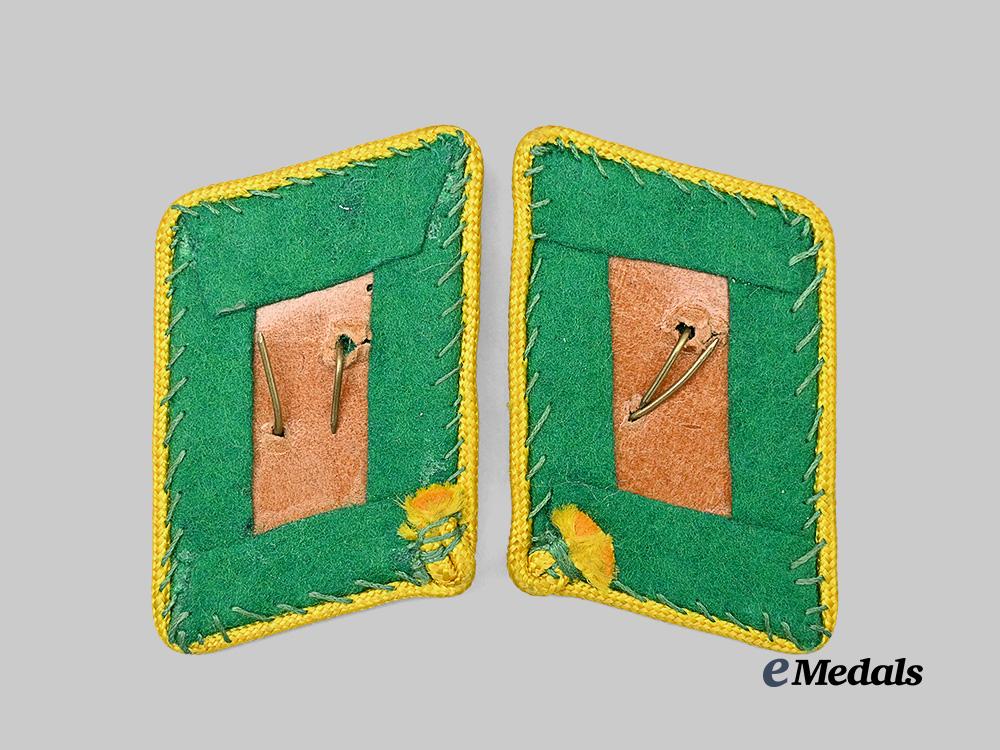 germany,_luftwaffe._a_rare_set_of_field_divisions_armoured_reconnaissance_collar_tabs_e_medals__g61723_3