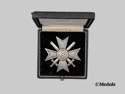germany,_wehrmacht._a_war_merit_cross_i_class_with_swords_and_case,_by_julius_bauer&_söhne_e_medals__g61724_3