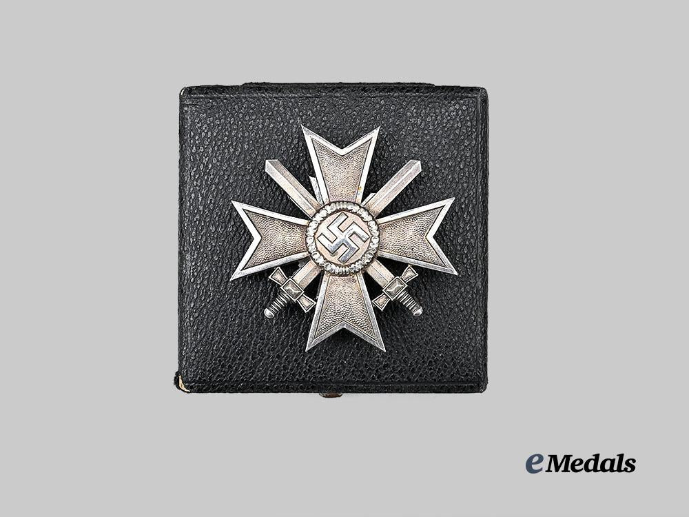 germany,_wehrmacht._a_war_merit_cross_i_class_with_swords_and_case,_by_julius_bauer&_söhne_e_medals__g61724_4