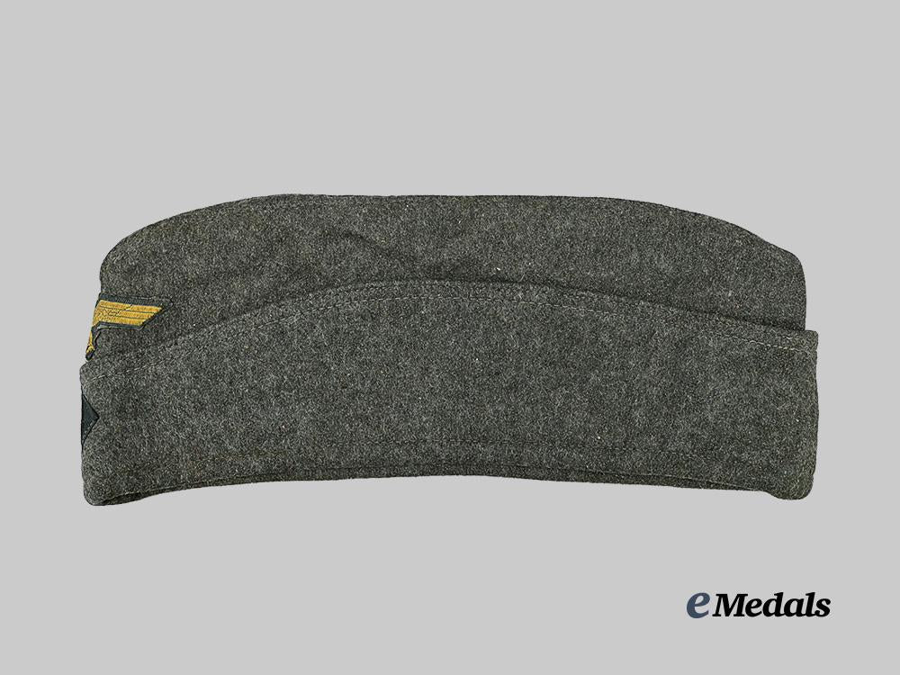 germany,_kriegsmarine._a_coastal_artillery_overseas_cap,_owner-_attributed,_by_société_chapelière_parisienne_e_medals__g61732_2