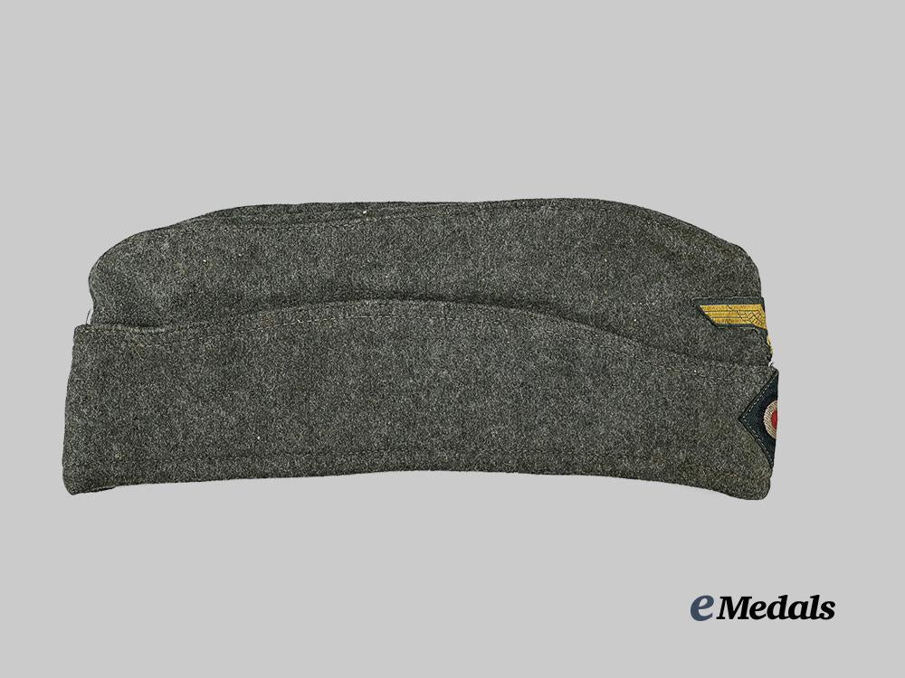 germany,_kriegsmarine._a_coastal_artillery_overseas_cap,_owner-_attributed,_by_société_chapelière_parisienne_e_medals__g61732_3