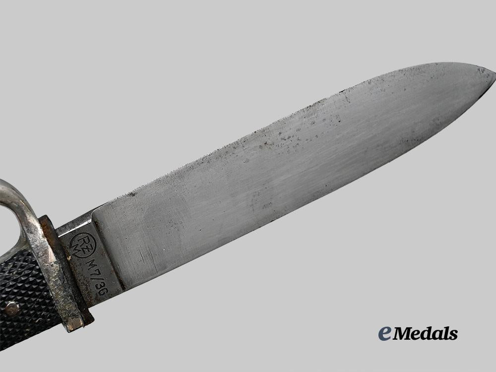 germany,_h_j._a_member’s_knife,_by_e.&_f._hörster_e_medals__g61739_9