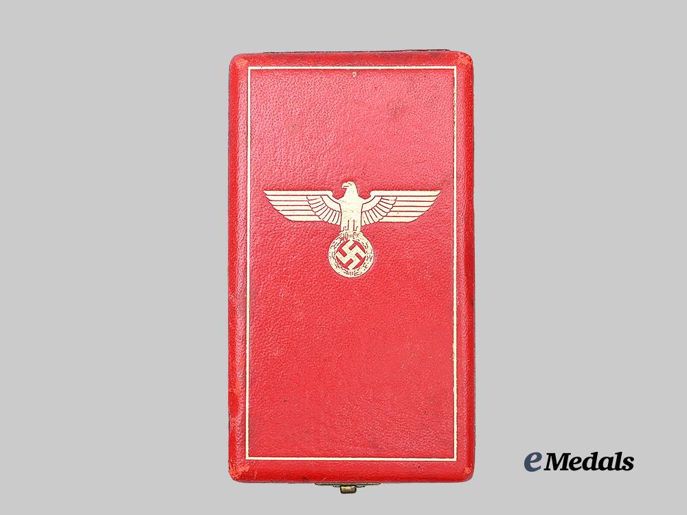 germany,_third_reich._an_eagle_order_with_swords,_v_class,_with_case_of_issue,_by_godet&_co._e_medals__g61751_2