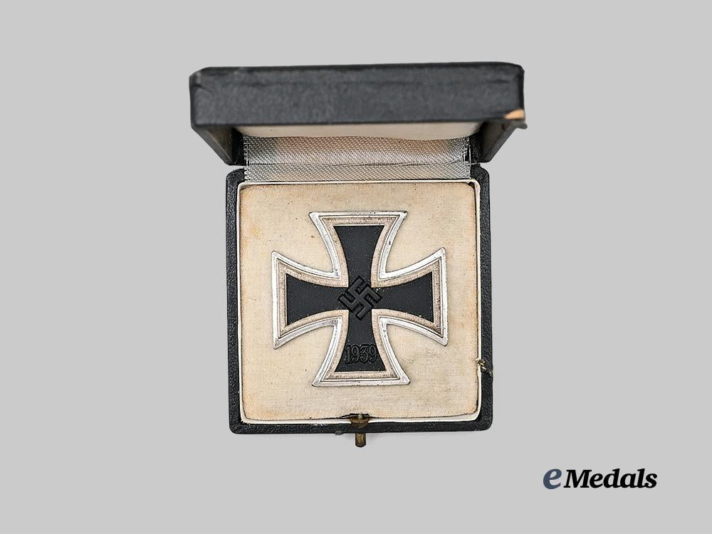 germany,_wehrmacht._a1939_iron_cross_i_class,_with_case,_by_c._f._zimmermann_e_medals__g61756_3